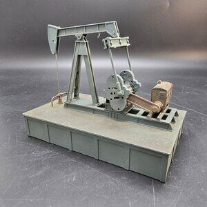 Lionel Oil Pump Jack Model Train Accessory Green Battery Op Untested CR2006